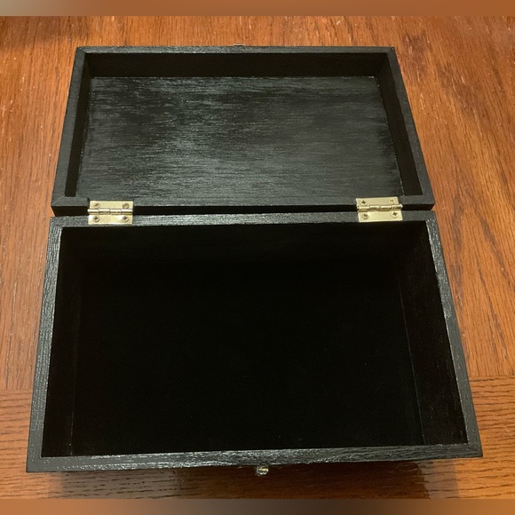 Raphael’s-The Virgin And Child… Beautifully Handmade Gold Hardware Trinket Box! - Picture 10 of 16